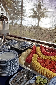 PREPARATION DU PETIT-DEJEUNER, CUISINES DU CORAL HOTEL, BANG SAPHAN, PROVINCE DE PRACHUAP KHIRI KHAN, THAILANDE, ASIE 