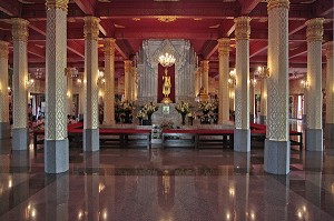 PRA MAHATAT JEDE PUKDE PRAKAD, TEMPLE DU BIG BOUDDHA CONSTRUIT EN L'HONNEUR DU ROI RAMA IX POUR LE 50EME ANNIVERSAIRE DE SON ACCESSION AU TRONE, BAN KRUT, REGION DE BANG SAPHAN, THAILANDE, ASIE 