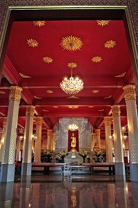 PRA MAHATAT JEDE PUKDE PRAKAD, TEMPLE DU BIG BOUDDHA CONSTRUIT EN L'HONNEUR DU ROI RAMA IX POUR LE 50EME ANNIVERSAIRE DE SON ACCESSION AU TRONE, BAN KRUT, REGION DE BANG SAPHAN, THAILANDE, ASIE 