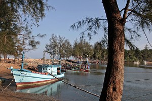 PETIT PORT DE PECHE, BANG SAPHAN, THAILANDE, ASIE 