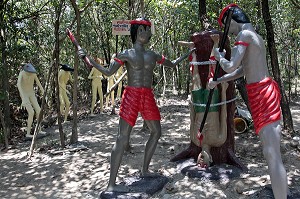 INFIDELITE, L'HOMME INFIDELE AURA LE COEUR PERFORE, REPRESENTATION DU MAL ET DE L’ENFER, TEMPLE BOUDDHIQUE DE WAT KAEW PRA SERT (DEESSE CHINOISE), CHUMPHON, THAILANDE, ASIE 