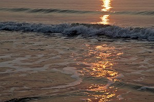 LEVER DE SOLEIL SUR LA MER, BANG SAPHAN, THAILANDE 