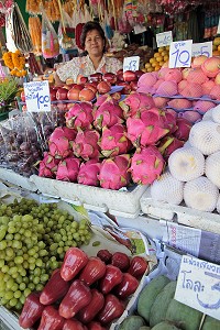 COMMERCE ALIMENTAIRE DE FRUITS TROPICAUX, MARCHE DE BANG SAPHAN, THAILANDE 