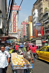 COMMERCE AMBULANT, QUARTIER CHINOIS, CHINATOWN, BANGKOK, THAILANDE 