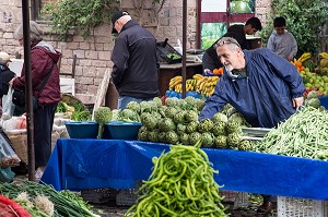 ETALAGE DE FRUITS ET LEGUMES, MARCHE ALIMENTAIRE DE NAMIK KEMAL, CUNDA ALIBEY, RIVIERA DES OLIVIERS, NORD D’IZMIR, TURQUIE 