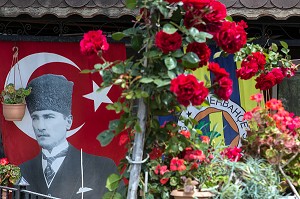 PORTRAIT DU FONDATEUR DE LA TURQUIE MUSTAPHA KEMAL ATATURK, NAMIK KEMAL, CUNDA ALIBEY, RIVIERA DES OLIVIERS, NORD D’IZMIR, TURQUIE 