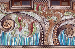 FAIENCES ILLUSTRANT LES EAUX CHAUDES DU THERMALISME, HOTEL AFRODIT THERMAL, GURE, ACKAY, RIVIERA DES OLIVIERS, NORD D’IZMIR, TURQUIE 