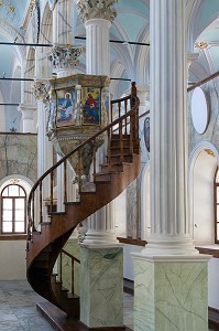 INTERIEUR DE EGLISE GRECQUE ORTHODOXE TAKSIYARHIS, VILLAGE D’AYVALIK SUR LES BORDS DE LA MER EGEE, RIVIERA DES OLIVIERS, NORD D’IZMIR, TURQUIE 