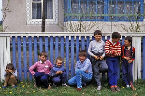 ENFANTS DE PRIPIAT RELOGES EN BANLIEUE DE KIEV, UKRAINE 