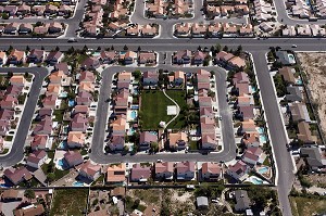 SURVOL DE LA BANLIEUE RESIDENTIELLE DE LAS VEGAS, LAS VEGAS, NEVADA, ETATS-UNIS, AMERIQUE, USA 