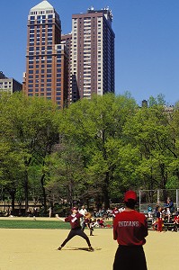 JOUEURS DE BASE-BALL, CENTRAL PARK, MANHATTAN, NEW YORK, USA 