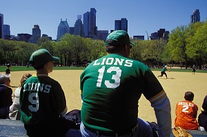 JOUEURS DE BASE-BALL, CENTRAL PARK, MANHATTAN, NEW YORK, USA 