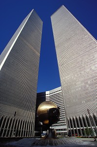 IMMEUBLE EN VERRE DANS LE QUARTIER DES AFFAIRES, WALL STREET, MANHATTAN, NEW YORK, USA 