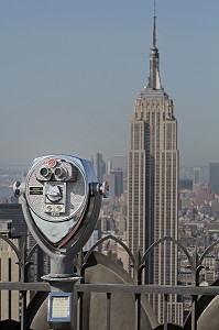 EMPIRE STATE BUILDING ET JUMELLES D'OBSERVATION DU TOP OF THE ROCK, TERRASSE PANORAMIQUE DU EG BUILDING, ROCKEFELLER CENTER, QUARTIER DE MIDTOWN, MANHATTAN, NEW YORK CITY, ETAT DE NEW YORK, ETATS-UNIS 