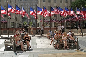 TERRASSE SURPLOMBANT LA ROCKFELLER PLAZZA, ROCKEFELLER CENTER, QUARTIER DE MIDTOWN, MANHATTAN, NEW YORK CITY, ETAT DE NEW YORK, ETATS-UNIS 