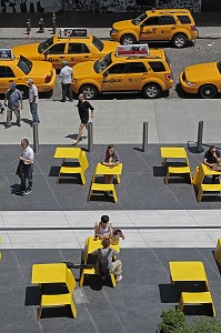 TERRASSE DE RESTAURANT PRES D'UNE STATION DE TAXIS NEW-YORKAIS, MEATPACKING DISTRICT, MANHATTAN, NEW YORK CITY, ETAT DE NEW YORK, ETATS-UNIS 
