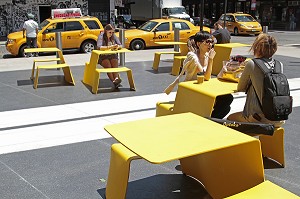 TERRASSE DE RESTAURANT PRES D'UNE STATION DE TAXIS NEW-YORKAIS, MEATPACKING DISTRICT, MANHATTAN, NEW YORK CITY, ETAT DE NEW YORK, ETATS-UNIS 