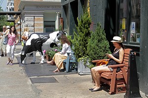 SCENE DE RUE DEVANT LE RESTAURANT BUBBY'S RESTAURANT, HUDSON STREET, QUARTIER TRIBECA, MANHATTAN, NEW YORK CITY, ETAT DE NEW YORK, ETATS-UNIS 