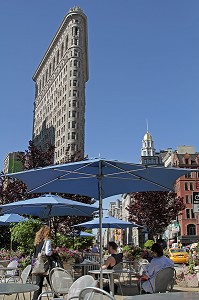 FLATIRON BUILDING (1902) OU FLAT IRON BUILDING, IMMEUBLE A ARMATURE METALLIQUE (CAST-IRON BUILDING) EN FORME DE FER A REPASSER, QUARTIER DE MIDTOWN, MANHATTAN, NEW YORK CITY, ETAT DE NEW YORK, ETATS-UNIS 