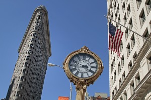 FLATIRON BUILDING (1902) OU FLAT IRON BUILDING, IMMEUBLE A ARMATURE METALLIQUE (CAST-IRON BUILDING) EN FORME DE FER A REPASSER, QUARTIER DE MIDTOWN, MANHATTAN, NEW YORK CITY, ETAT DE NEW YORK, ETATS-UNIS 