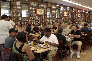RESTAURANT KATZ'S DELICATESSEN, MANHATTAN, NEW YORK CITY, ETAT DE NEW YORK, ETATS-UNIS 