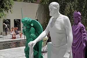 'GROUP OF FIGURES', SCULPTURES DE L'ARTISTE ALLEMANDE KATHARINA FRITSCH, JARDIN DU MOMA (MUSEUM OF MODERN ART), MUSEE D'ART MODERNE, QUARTIER DE MIDTOWN, MANHATTAN, NEW YORK CITY, ETAT DE NEW YORK, ETATS-UNIS 