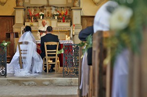 MESSE DE CEREMONIE DE MARIAGE A L'EGLISE, FRANCE 