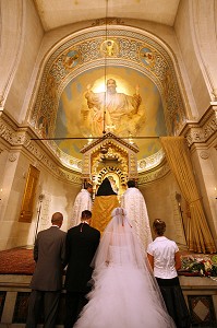 CEREMONIE DE MARIAGE A L'EGLISE ORTHODOXE, PARIS, FRANCE 