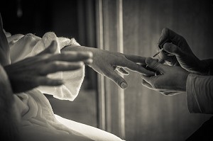 ILLUSTRATION MARIAGE, SEANCE MANUCURE DE LA MARIEE 