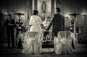 CEREMONIE RELIGIEUSE DE MARIAGE, EGLISE SAINT-JULIEN DE BOIS-NORMAND-PRES-LYRE, EURE (27), FRANCE 