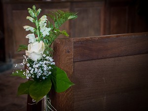 DECORATION EGLISE POUR CEREMONIE RELIGIEUSE DE MARIAGE 