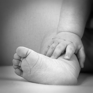 ILLUSTRATION SUR LES BEBES, PIED ET MAIN 