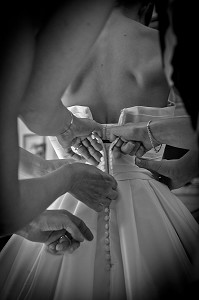 HABILLAGE DE LA MARIEE 