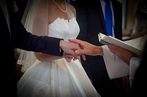 ECHANGE DES VOEUX, CEREMONIE RELIGIEUSE DE MARIAGE, EGLISE DE BOISSY-LES-PERCHE, EURE ET LOIR (28), FRANCE 