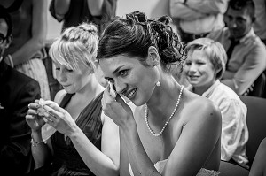 MARIEE EN LARME, SEQUENCE EMOTION A LA MAIRIE, REPORTAGE DE MARIAGE 