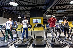 TAPIS DE COURSE, SALLE DE SPORT FITNESS PARK, DREUX, EURE-ET-LOIR, FRANCE 